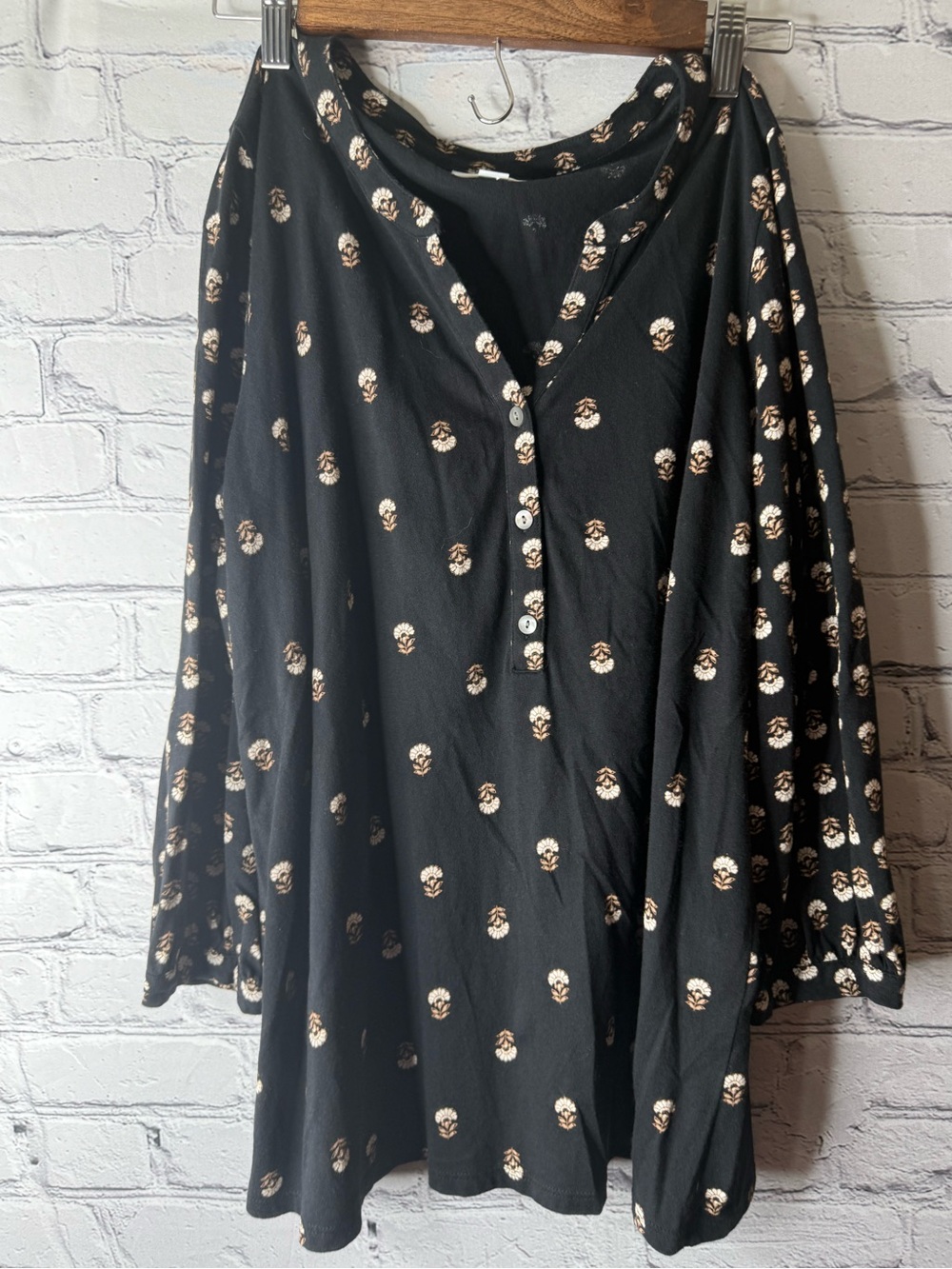 Pure j Jill  Floral-Spot Button Henley Top small tall